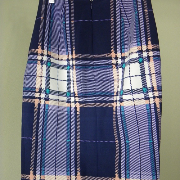 Finders Keepers Pencil Skirt - Picture 4 of 4